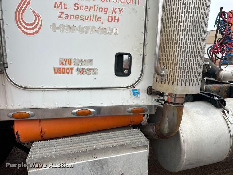 image for item EL0050 2005 Peterbilt 379 semi truck