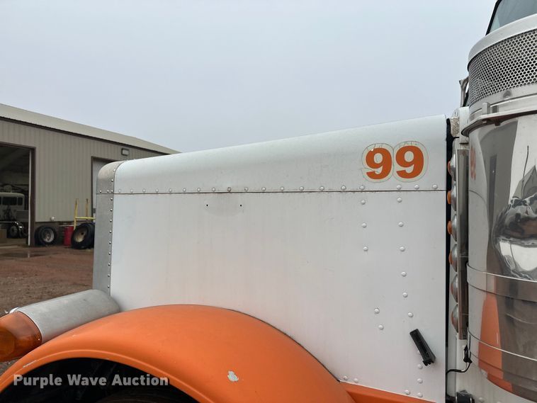 image for item EL0050 2005 Peterbilt 379 semi truck