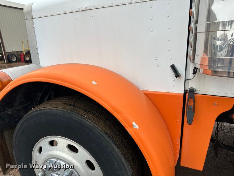 image for item EL0050 2005 Peterbilt 379 semi truck