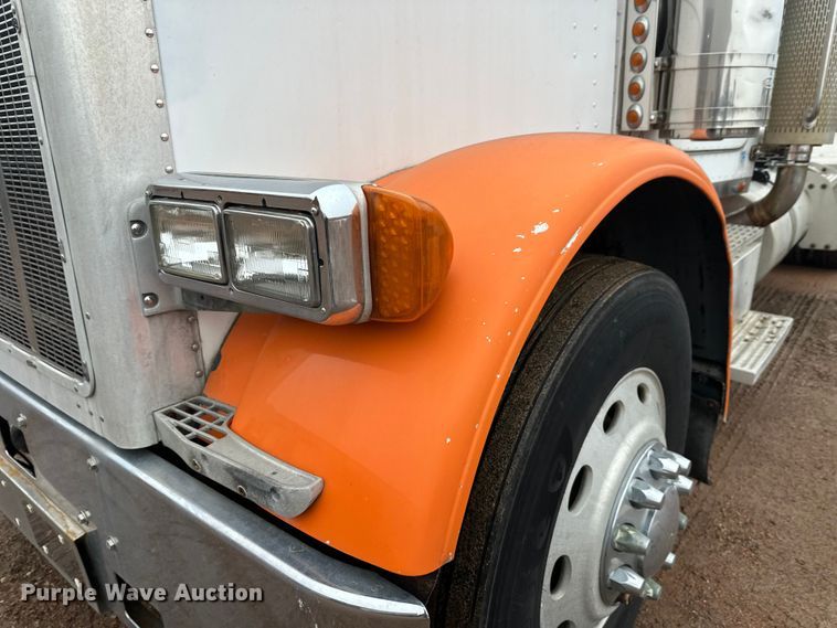 image for item EL0050 2005 Peterbilt 379 semi truck