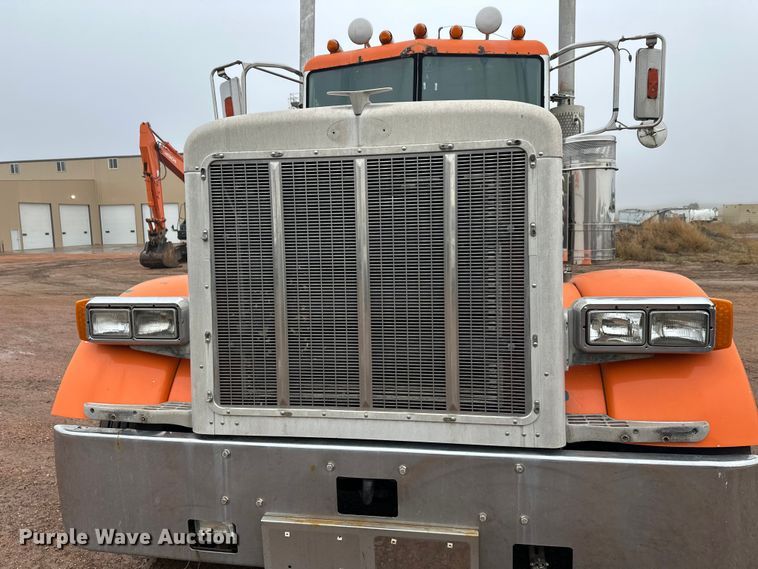 image for item EL0050 2005 Peterbilt 379 semi truck