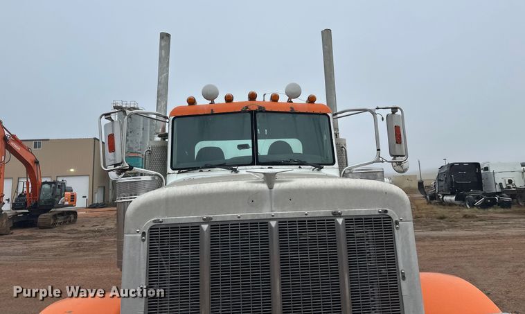 image for item EL0050 2005 Peterbilt 379 semi truck