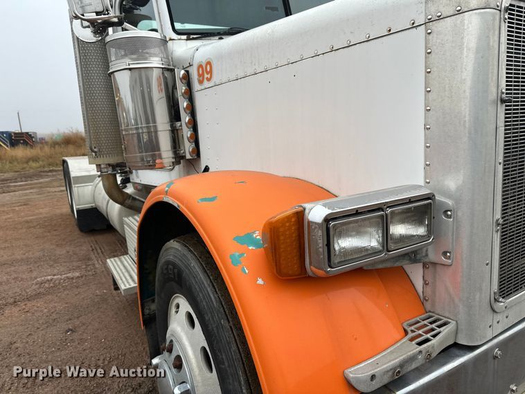 image for item EL0050 2005 Peterbilt 379 semi truck