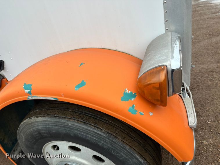 image for item EL0050 2005 Peterbilt 379 semi truck