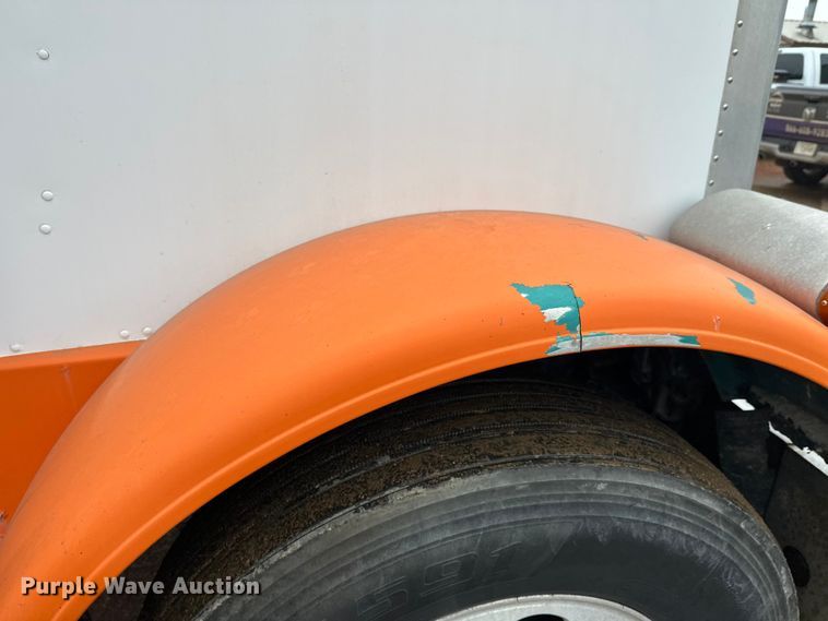 image for item EL0050 2005 Peterbilt 379 semi truck