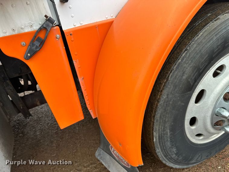 image for item EL0050 2005 Peterbilt 379 semi truck