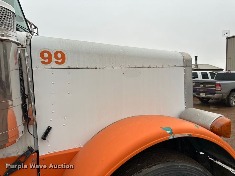 image for item EL0050 2005 Peterbilt 379 semi truck