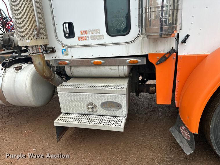 image for item EL0050 2005 Peterbilt 379 semi truck