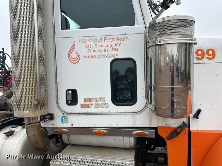 image for item EL0050 2005 Peterbilt 379 semi truck