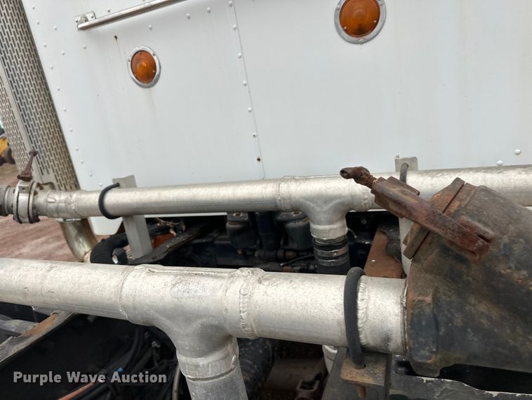 image for item EL0050 2005 Peterbilt 379 semi truck