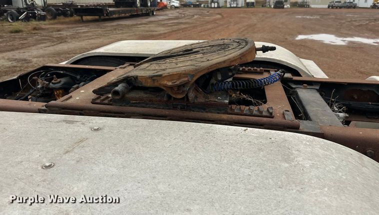 image for item EL0050 2005 Peterbilt 379 semi truck