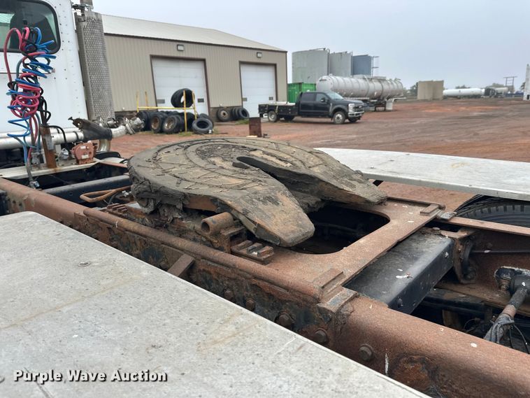 image for item EL0050 2005 Peterbilt 379 semi truck