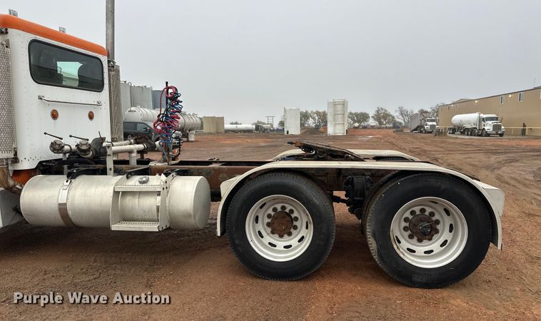 image for item EL0050 2005 Peterbilt 379 semi truck