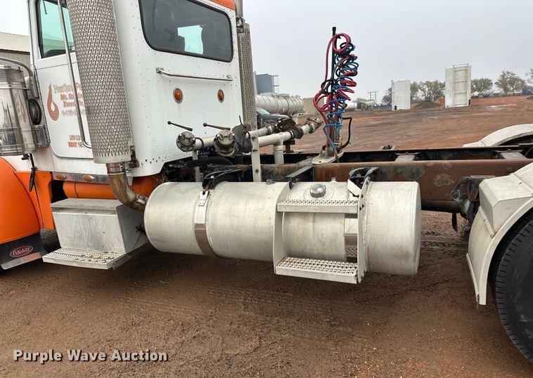 image for item EL0050 2005 Peterbilt 379 semi truck