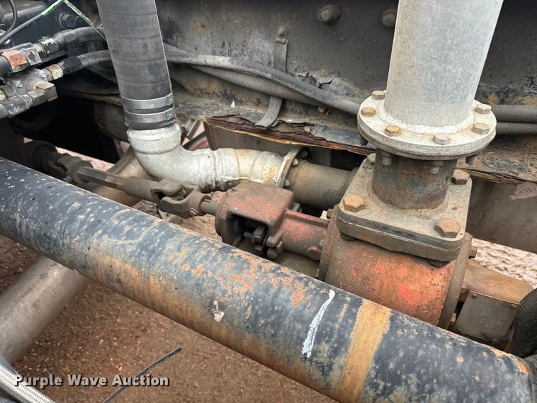 image for item EL0050 2005 Peterbilt 379 semi truck