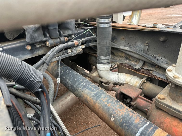 image for item EL0050 2005 Peterbilt 379 semi truck