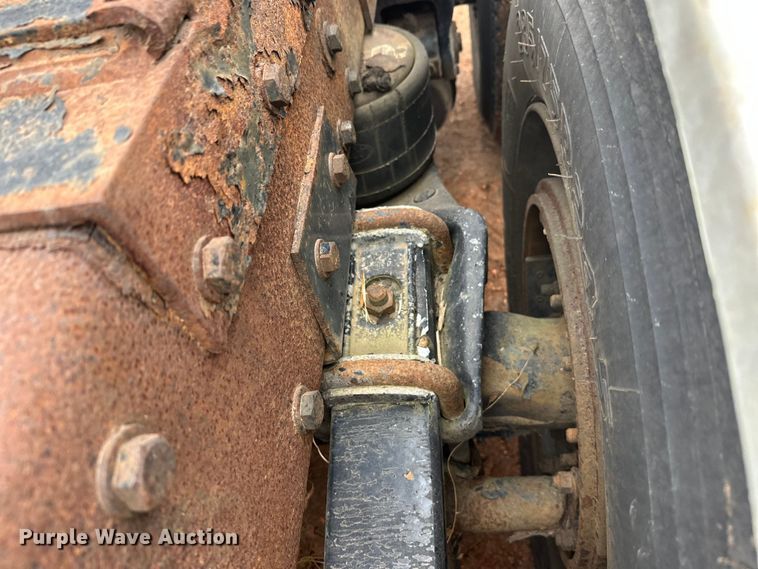 image for item EL0050 2005 Peterbilt 379 semi truck