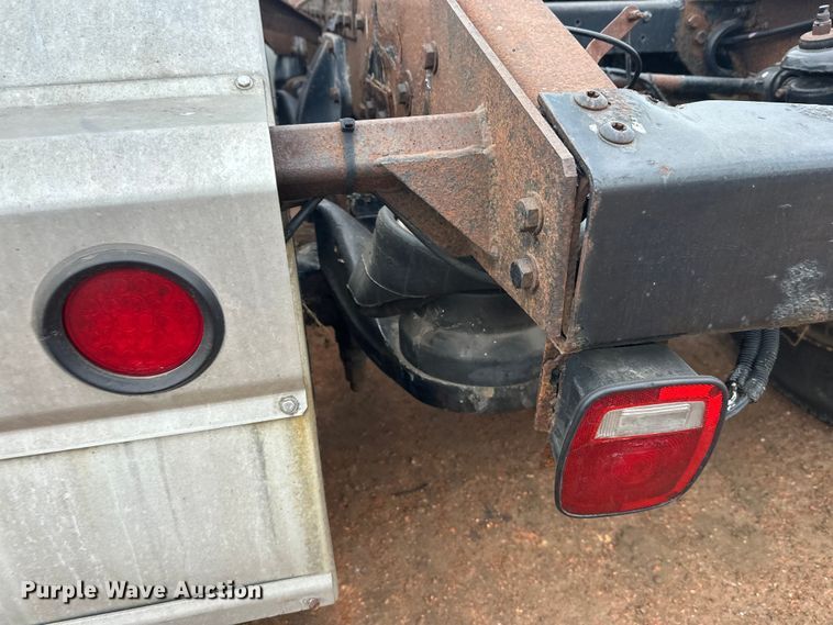 image for item EL0050 2005 Peterbilt 379 semi truck