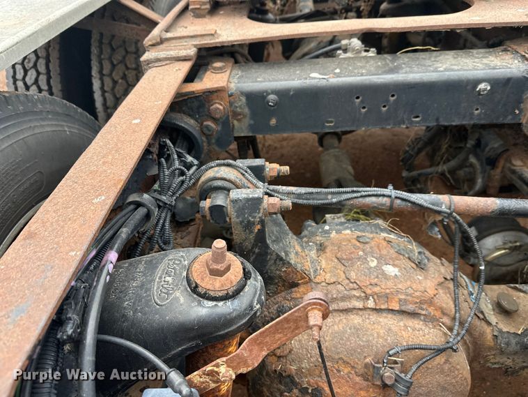 image for item EL0050 2005 Peterbilt 379 semi truck