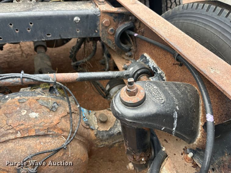 image for item EL0050 2005 Peterbilt 379 semi truck