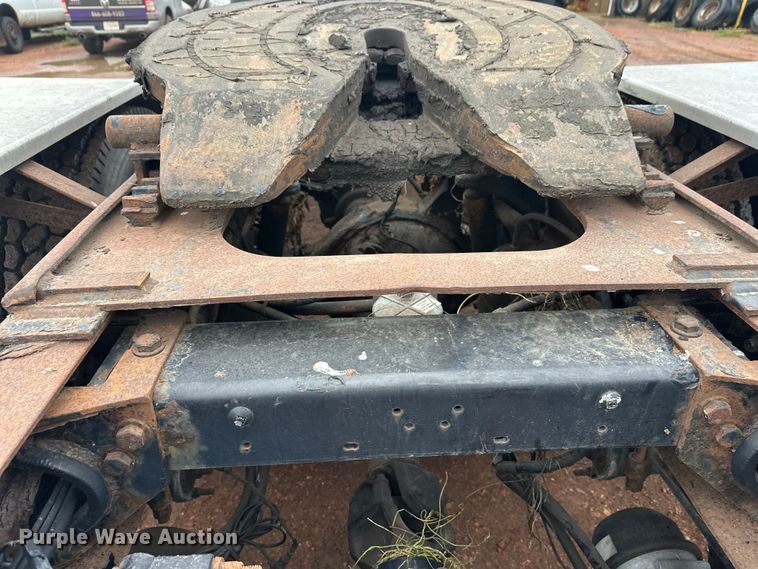 image for item EL0050 2005 Peterbilt 379 semi truck