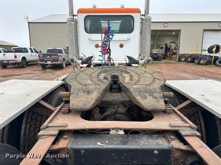 image for item EL0050 2005 Peterbilt 379 semi truck