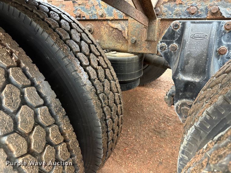 image for item EL0050 2005 Peterbilt 379 semi truck