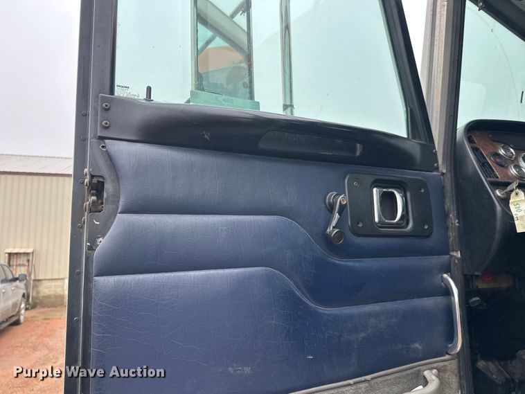 image for item EL0050 2005 Peterbilt 379 semi truck