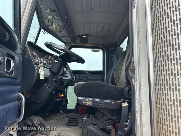 image for item EL0050 2005 Peterbilt 379 semi truck