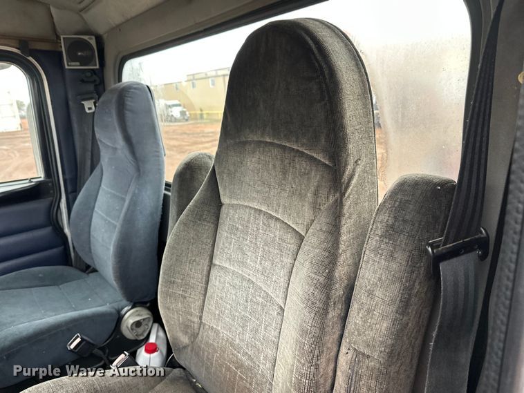 image for item EL0050 2005 Peterbilt 379 semi truck