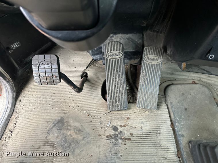 image for item EL0050 2005 Peterbilt 379 semi truck