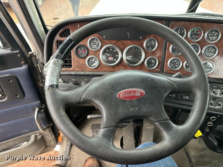 image for item EL0050 2005 Peterbilt 379 semi truck