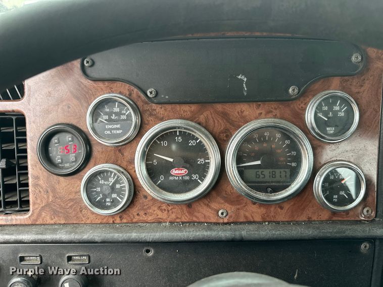 image for item EL0050 2005 Peterbilt 379 semi truck