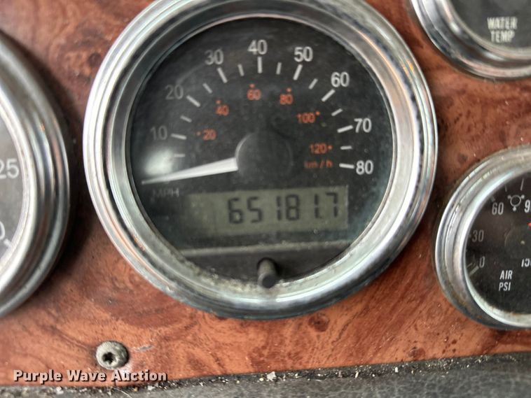 image for item EL0050 2005 Peterbilt 379 semi truck