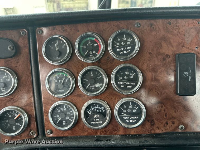 image for item EL0050 2005 Peterbilt 379 semi truck