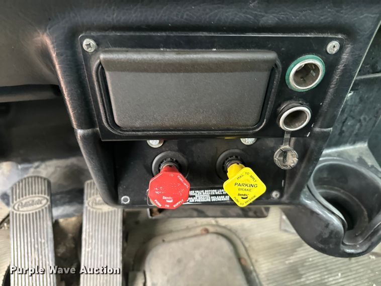 image for item EL0050 2005 Peterbilt 379 semi truck