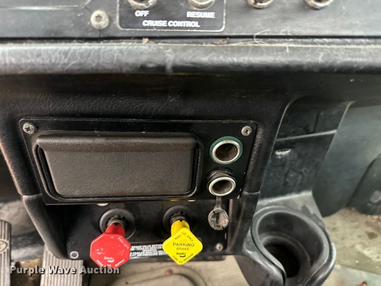 image for item EL0050 2005 Peterbilt 379 semi truck