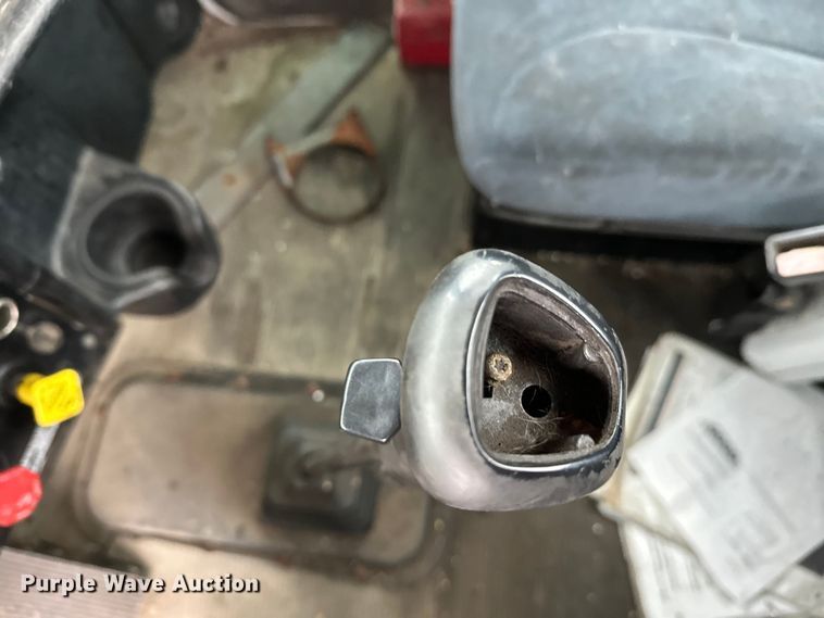 image for item EL0050 2005 Peterbilt 379 semi truck