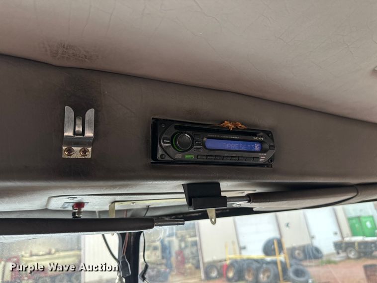 image for item EL0050 2005 Peterbilt 379 semi truck