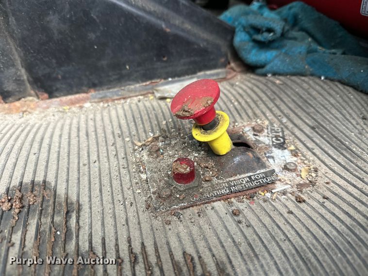 image for item EL0050 2005 Peterbilt 379 semi truck