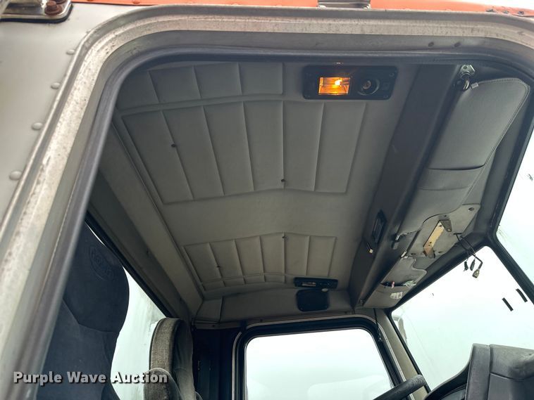 image for item EL0050 2005 Peterbilt 379 semi truck