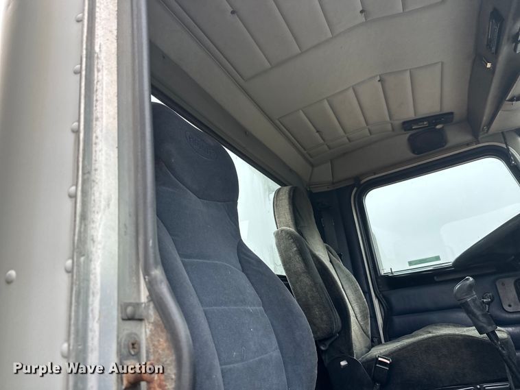 image for item EL0050 2005 Peterbilt 379 semi truck