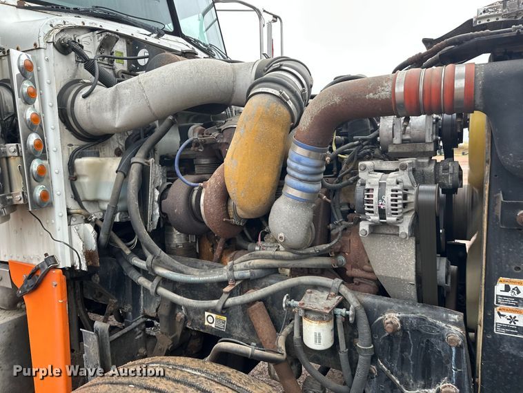 image for item EL0050 2005 Peterbilt 379 semi truck