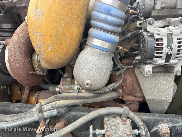 image for item EL0050 2005 Peterbilt 379 semi truck