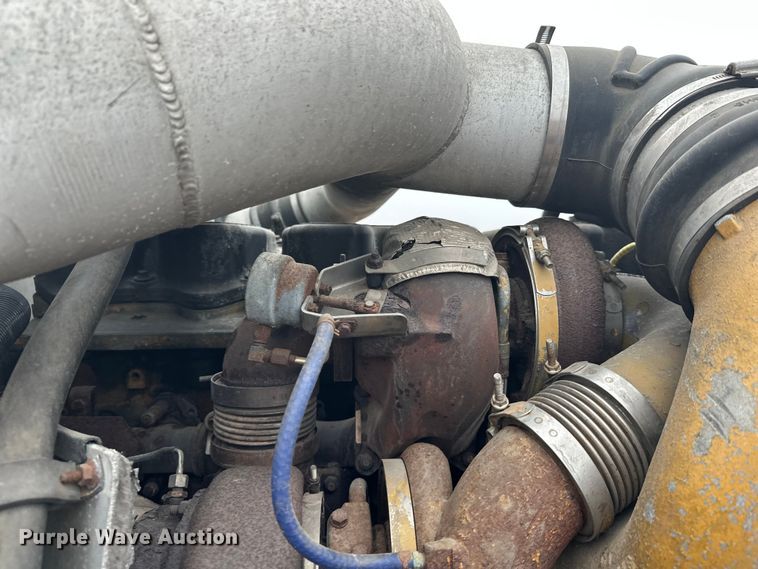 image for item EL0050 2005 Peterbilt 379 semi truck