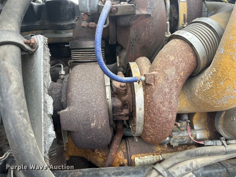 image for item EL0050 2005 Peterbilt 379 semi truck