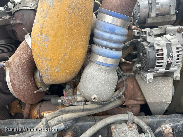 image for item EL0050 2005 Peterbilt 379 semi truck