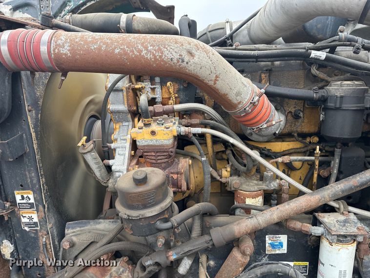 image for item EL0050 2005 Peterbilt 379 semi truck