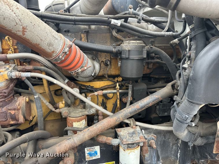 image for item EL0050 2005 Peterbilt 379 semi truck