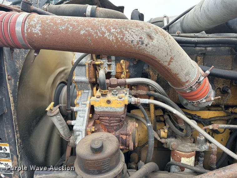 image for item EL0050 2005 Peterbilt 379 semi truck